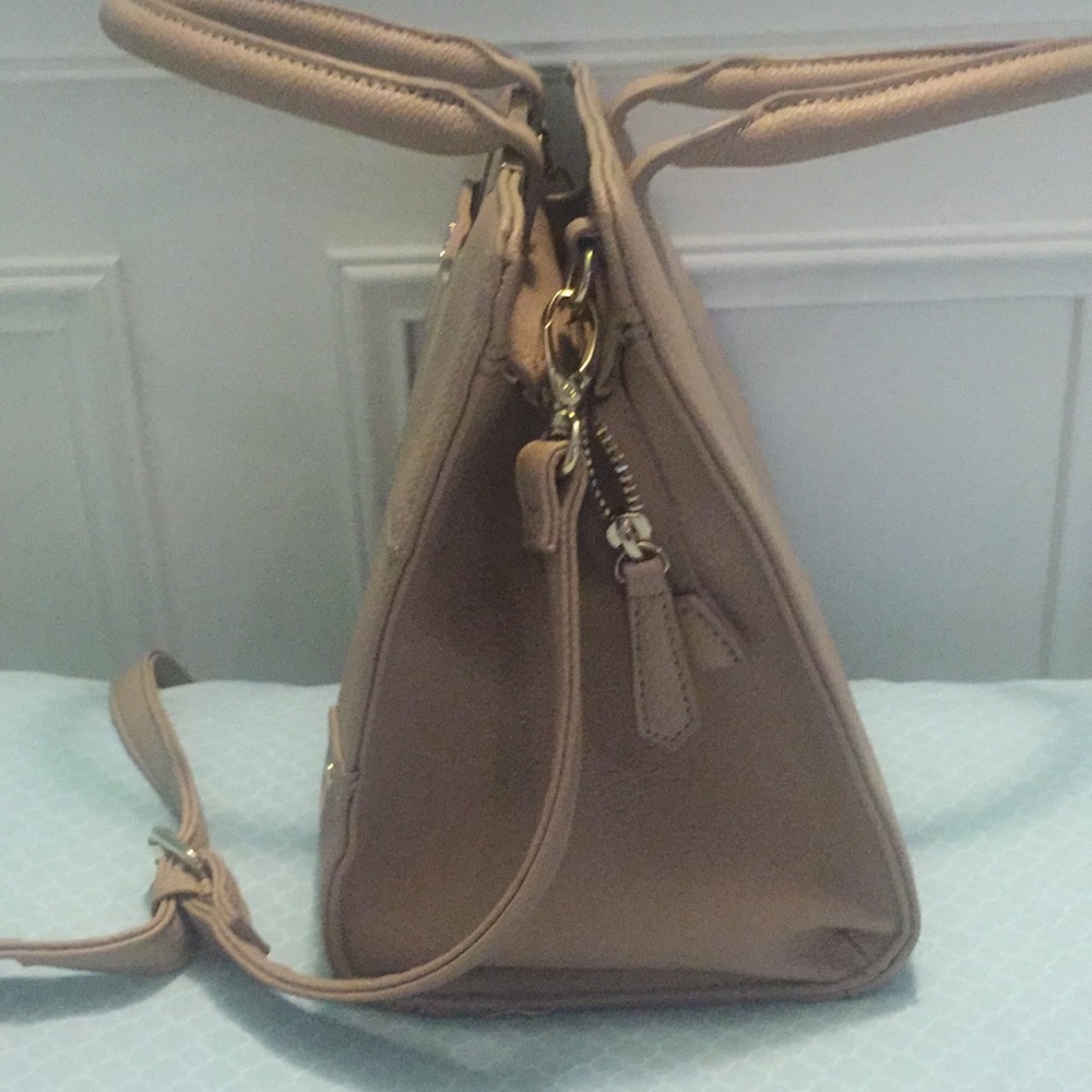 GUESS Handbag - Picture 6 of 8